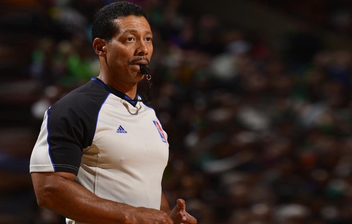 NBA zabojuje proti simulantom. Tréneri dostanú ďalší "challenge"